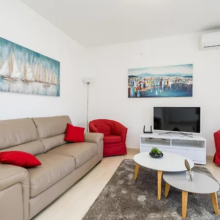 6 Bedroom Gorgeous In Сasa de vacaciones