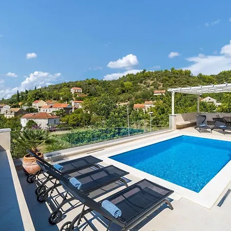 6 Bedroom Gorgeous In Сasa de vacaciones Šipanska Luka
