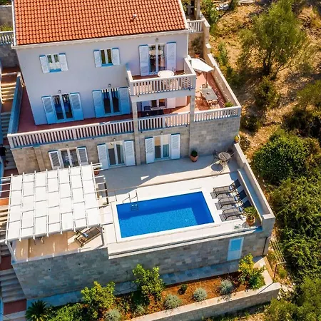 6 Bedroom Gorgeous In * Šipanska Luka