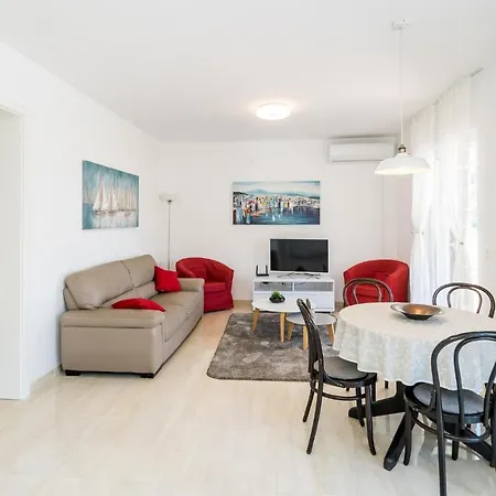 6 Bedroom Gorgeous In בית נופש