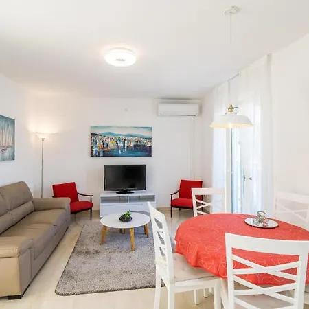 6 Bedroom Gorgeous In בית נופש